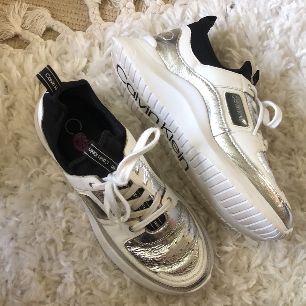 CALVIN KLEIN 💜 Silver leather chunky sneaker 8.5